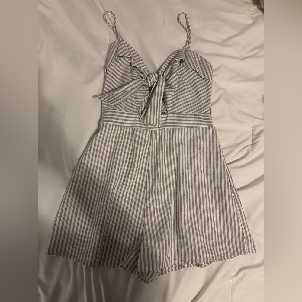 ILLA ILLA Gray and White Textured Romper
